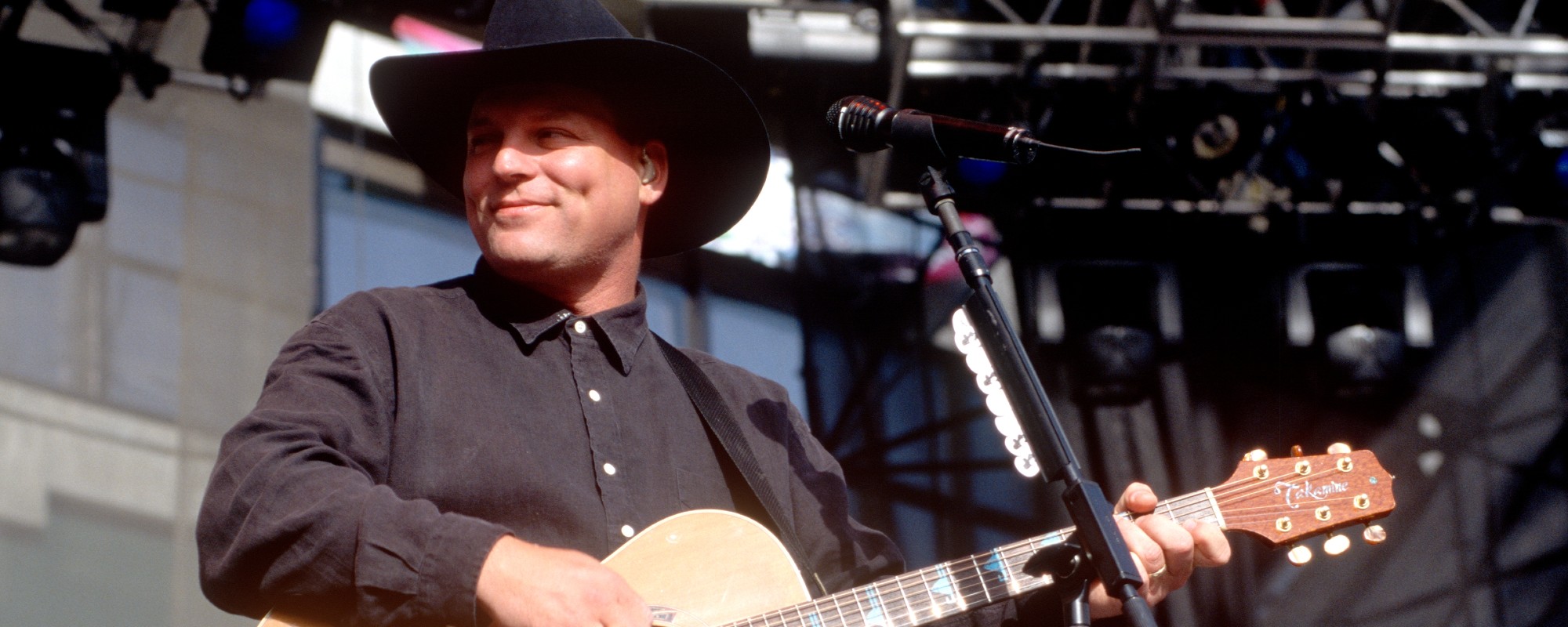3 Country Songs From 1995 That Should Be on Every Country Music Fan’s Playlist