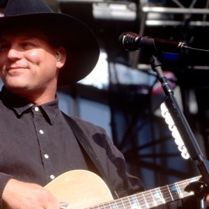 3 Country Songs From 1995 That Should Be on Every Country Music Fan’s Playlist