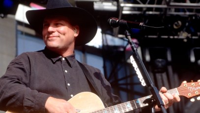3 Country Songs From 1995 That Should Be on Every Country Music Fan’s Playlist