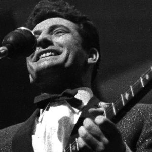 Donnie Lonegan performing