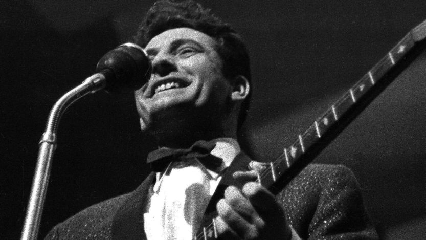 Donnie Lonegan performing