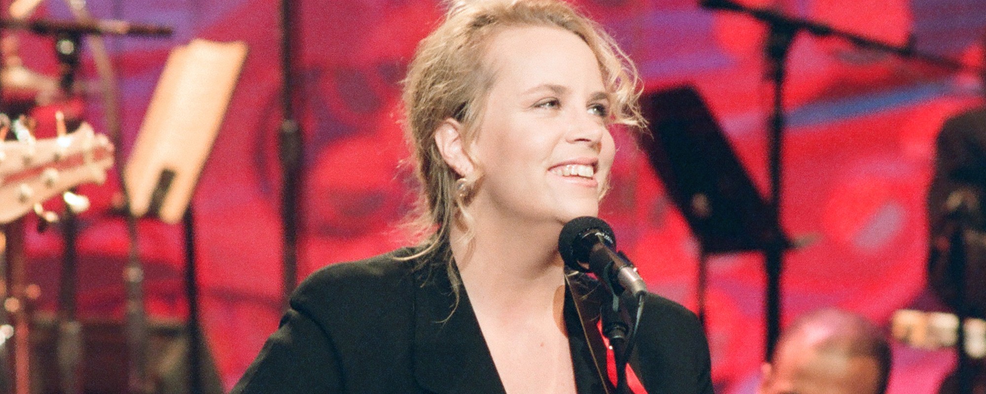 On This Day in 1994, This Country and Folk Icon Was at No. 1 With a Grammy-Winning Single That Features Trisha Yearwood Backing Vocals