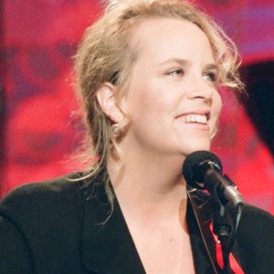 On This Day in 1994, Mary Chapin Carpenter Was at No. 1 With a Grammy-Winning Single