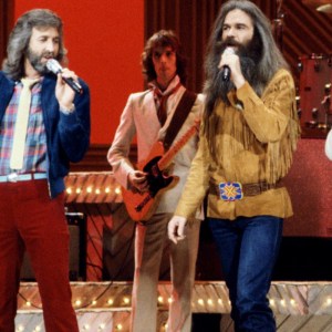 3 Country Songs From the 80s That Are All About Gratitude