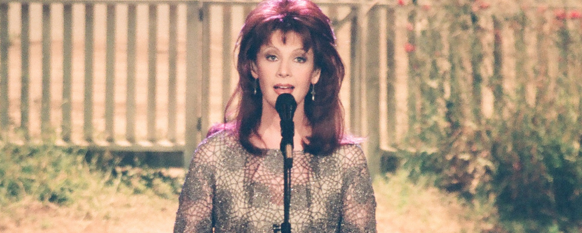 3 Country Songs From the 90s With Stunning Lyrics