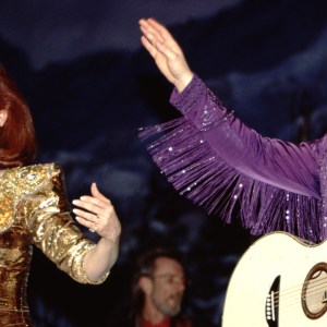 3 Country Songs From 1985 That Will Always Be Classics