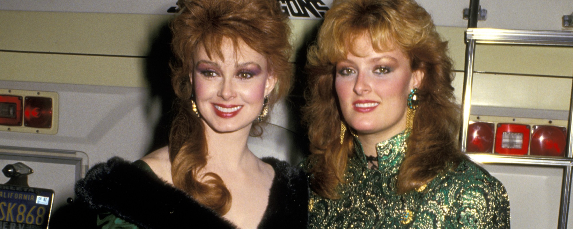 3 of the Best Country Christmas Songs From the 1980s That You Might Have Forgotten About