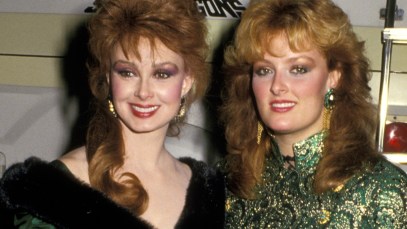 3 of the Best Country Christmas Songs From the 1980s