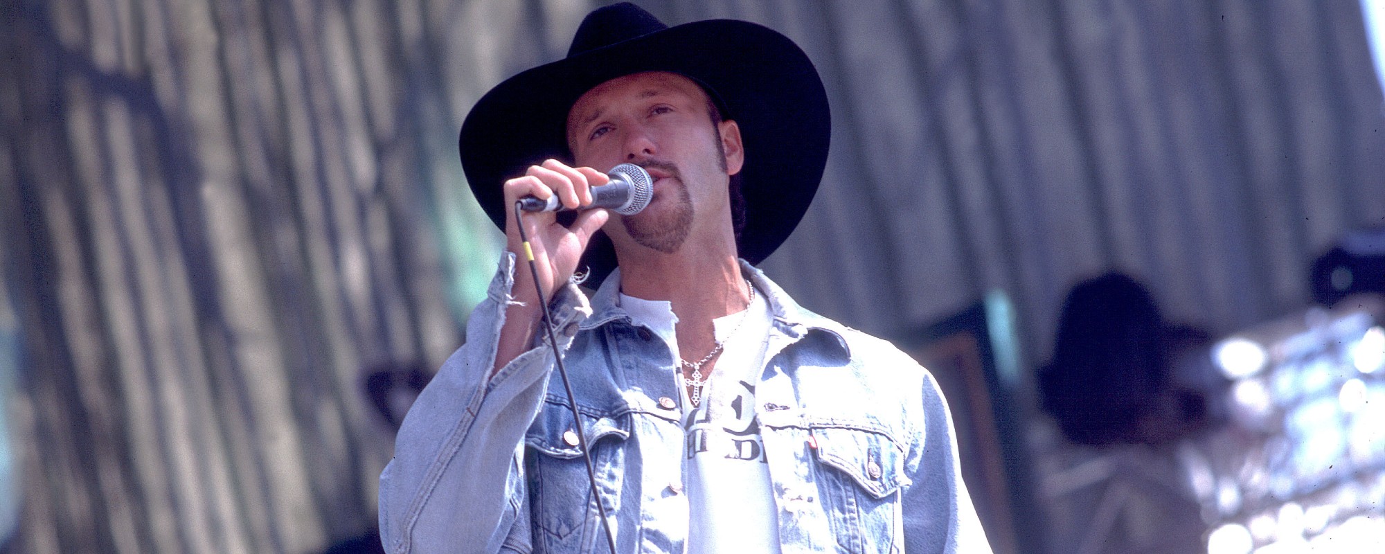4 Country Songs From 1995 That Still Sound Fresh Today