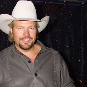 4 Country Songs From 2001 That Every Party Playlist Needs