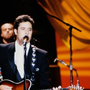 4 Vince Gill Songs From the 1980s That Still Sound Great Today