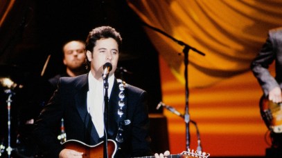 4 Vince Gill Songs From the 1980s That Still Sound Great Today