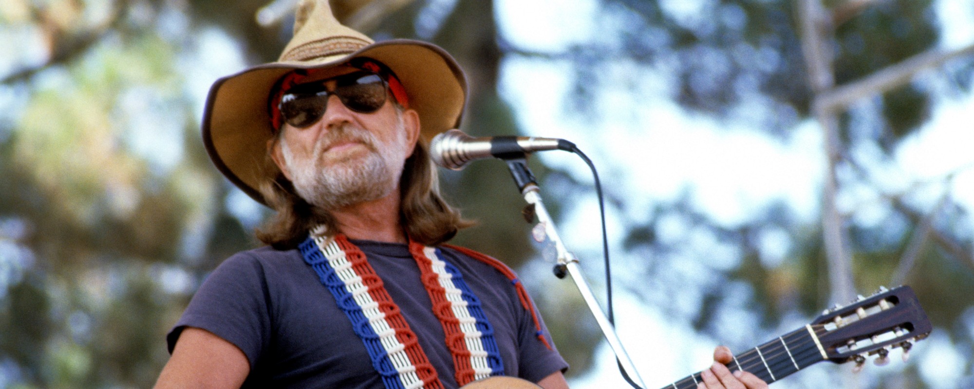 4 Country Songs From 1982 That Will Always Be Classics