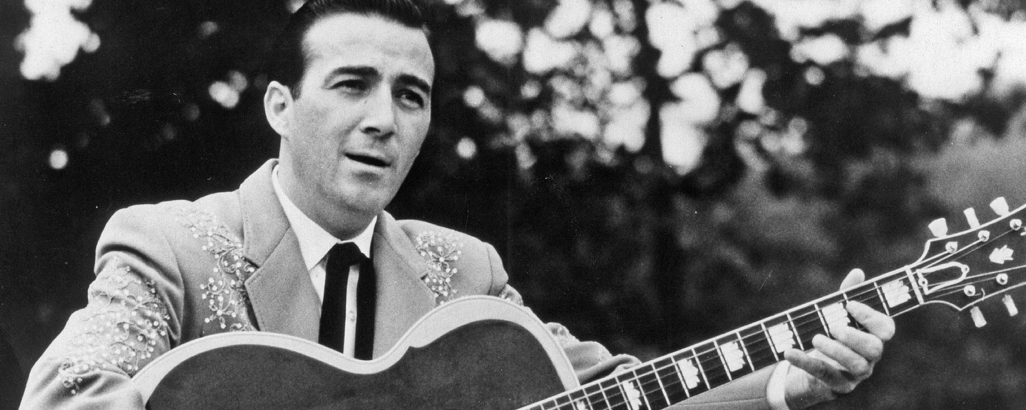 The Heartbreaking Story of the “Hillbilly Heartthrob” Faron Young, Inducted Into the Grand Ole Opry on This Day in 1954