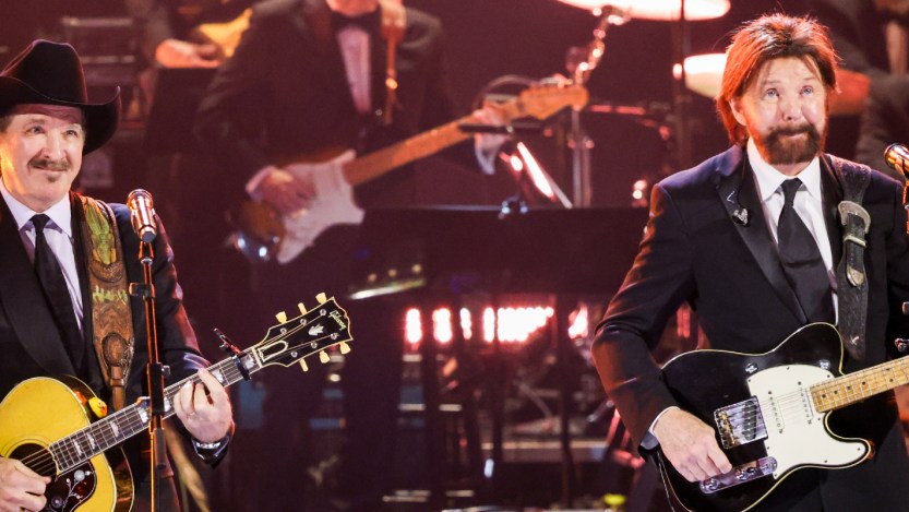 Brooks & Dunn Honor George Strait With "Amarillo By Morning" at Kennedy Center Honors