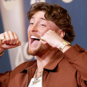 Bailey Zimmerman Just Gave His Mom the Best Christmas Ever