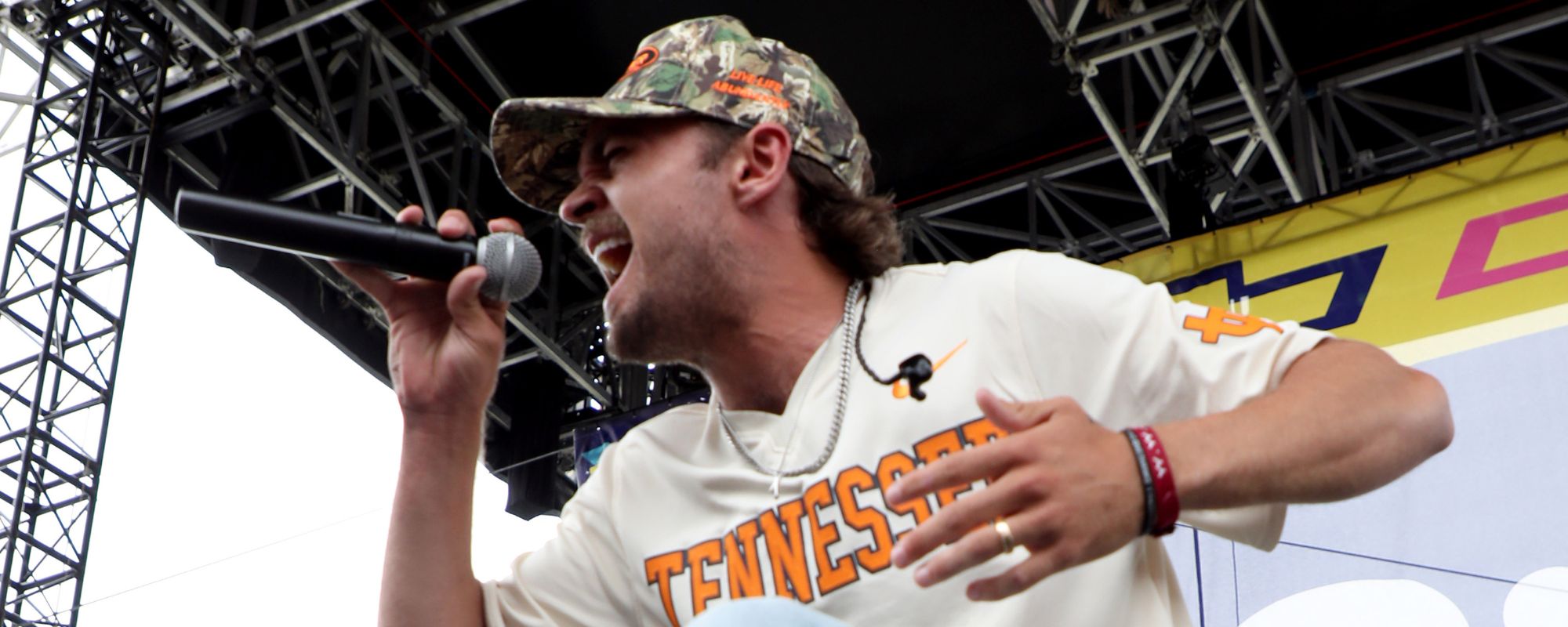 Country Singer Breaks Silence on Fatal CMA Fest Weekend Crash: “There’s So Much Grief”