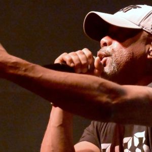 How Darius Rucker Made This Airport Singer’s Christmas: "Such a Nashville Moment"