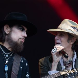 Jane’s Addiction Concludes Legal Battle With Perry Farrell Following Public Apology, Breakup