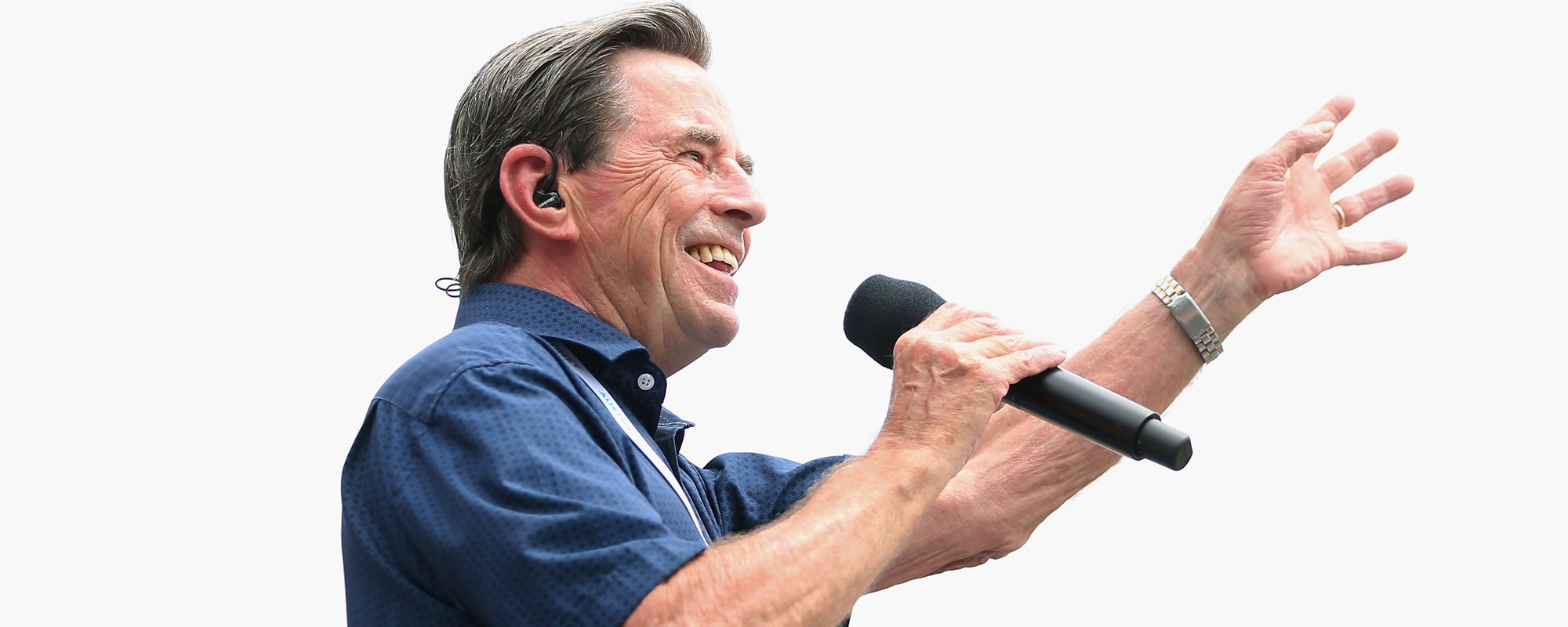 How an Australian Singer Found “Love” Everywhere, As Well as a Top 10 Spot on the US Charts