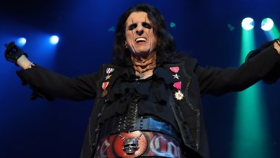 Alice Cooper’s 2026 Tour Plans Feature Special Shows with Magician Criss Angel, Festival Performances & More