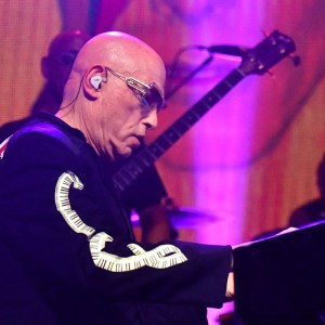 Longtime David Bowie Pianist Mike Garson Presenting Bowie Tribute Shows in 2026 Featuring Billy Corgan & Other Special Guests