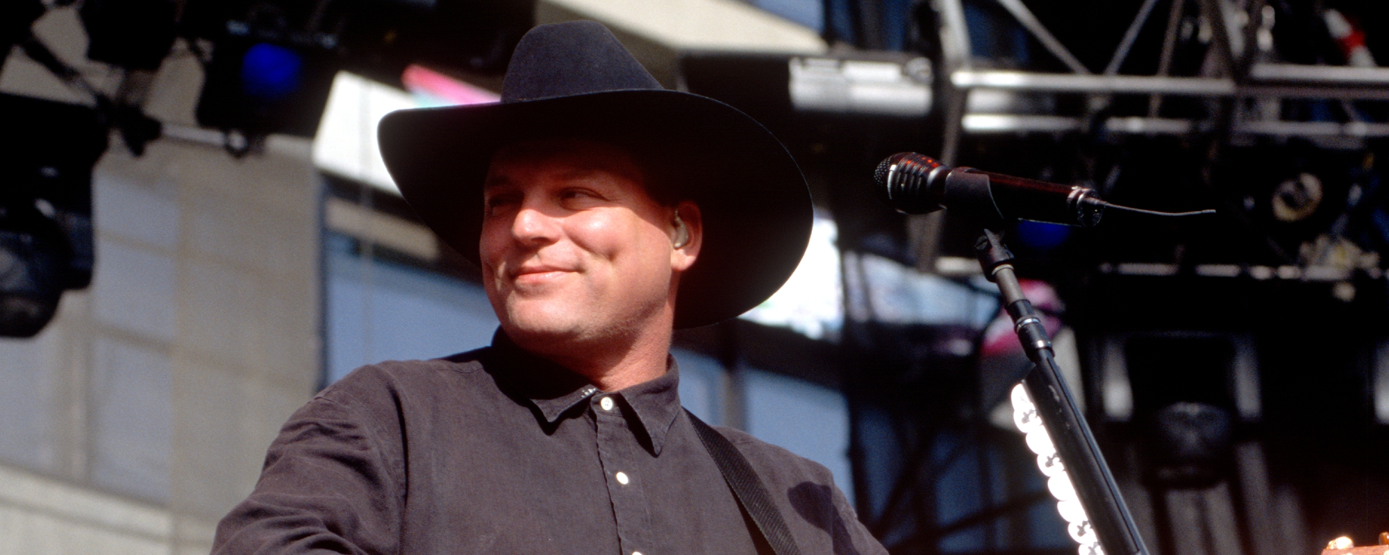 Country Music Icon Plays Final Show, Gets Candid About Retirement: “I Don’t Want My Memories To Be Riding in a Bus—I Want Them To Be More About Seeing My Family Grow”