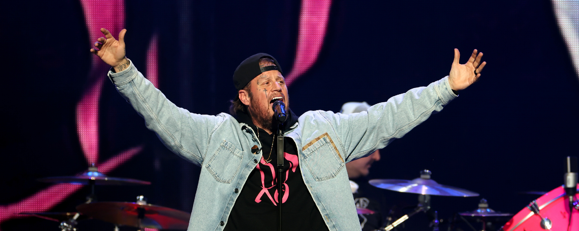 “He Was Struggling and Needed Some Love”: Jelly Roll Fights Back Tears as a Fan Returns the Favor