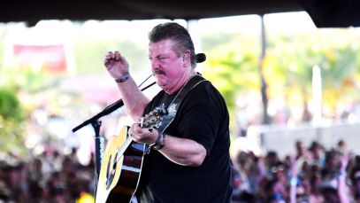 Born on This Day in 1952, One of Country’s “Good Guys” Who Enjoyed a String of Hits in the ‘90s