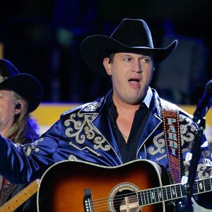 Jon Pardi Rings in the Season of Giving With $40K in Donations to Florida Charities