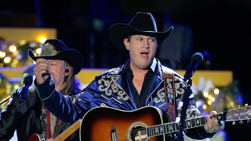 Jon Pardi Rings in the Season of Giving With $40K in Donations to Florida Charities