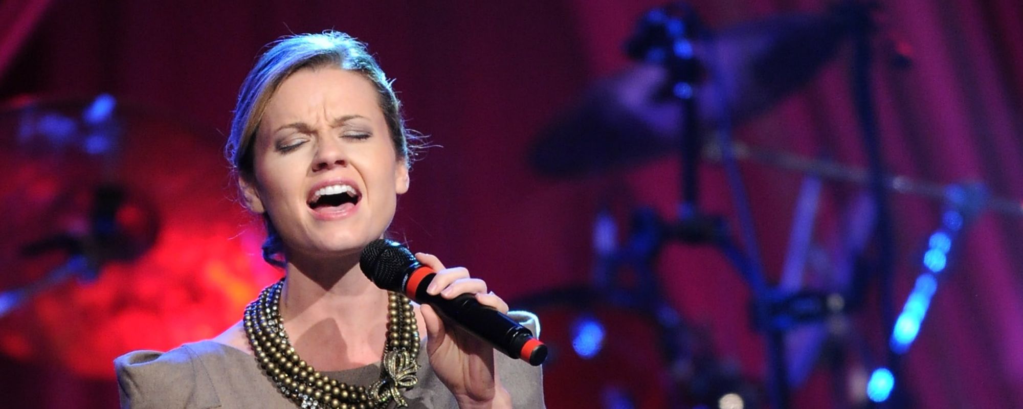 Born on This Day in 1983, the Vocalist of the Year Who Starred in a Movie Alongside George Strait and Penned Songs for Carrie Underwood and Rascal Flatts