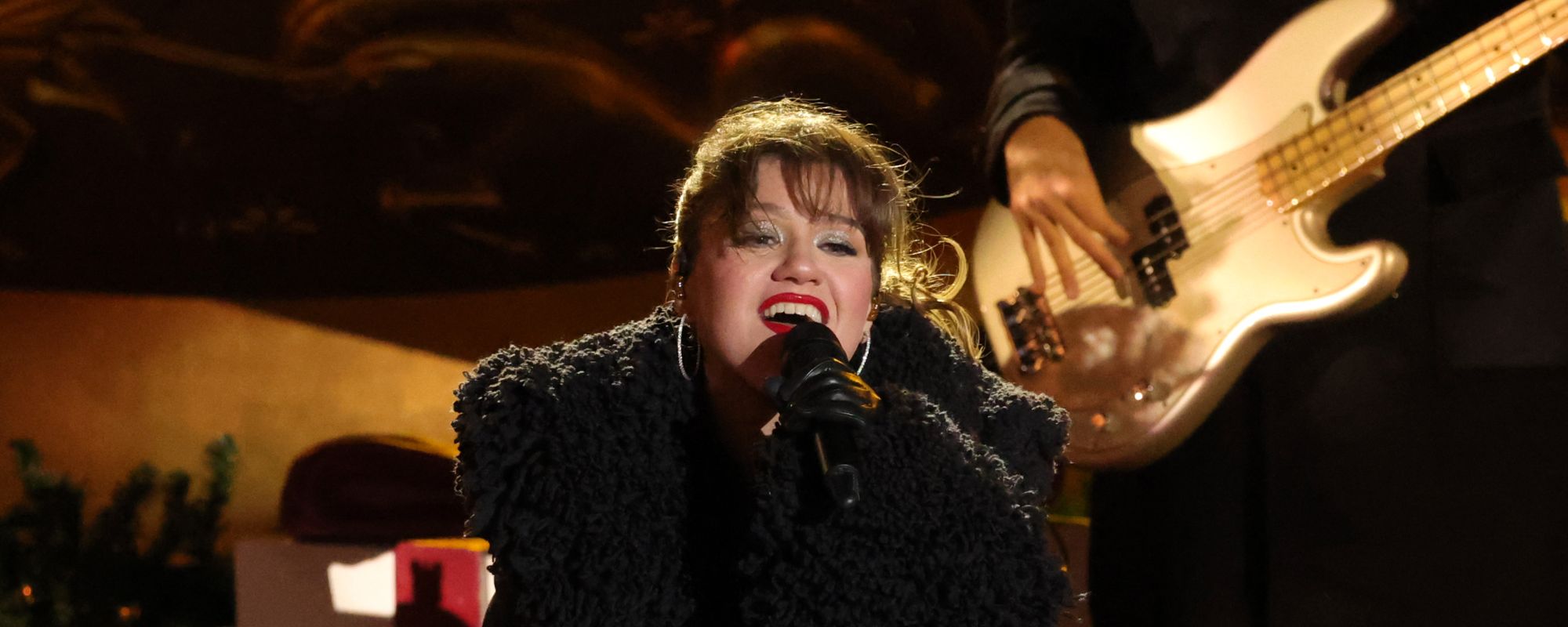 Kelly Clarkson Will Kick off NFL Christmas Gameday 2025 Ahead of Dallas Cowboys-Washington Commanders Game