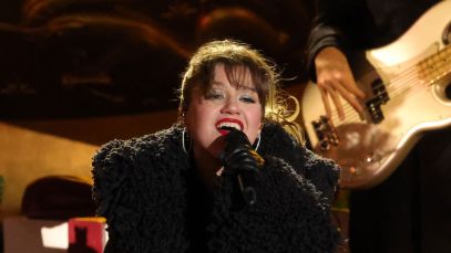 Kelly Clarkson Will Kick off NFL Christmas Gameday 2025 Ahead of Dallas-Washington Matchup