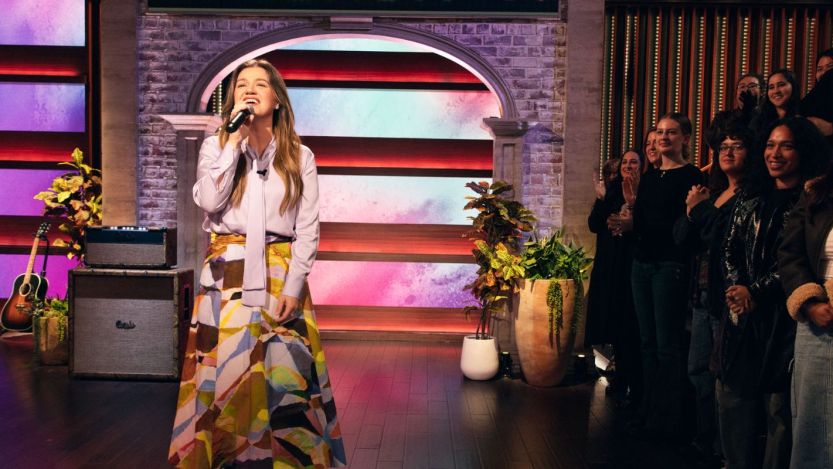 Kelly Clarkson Once Again Proves She Can See Anything With This Powerful Ella Langley Cover