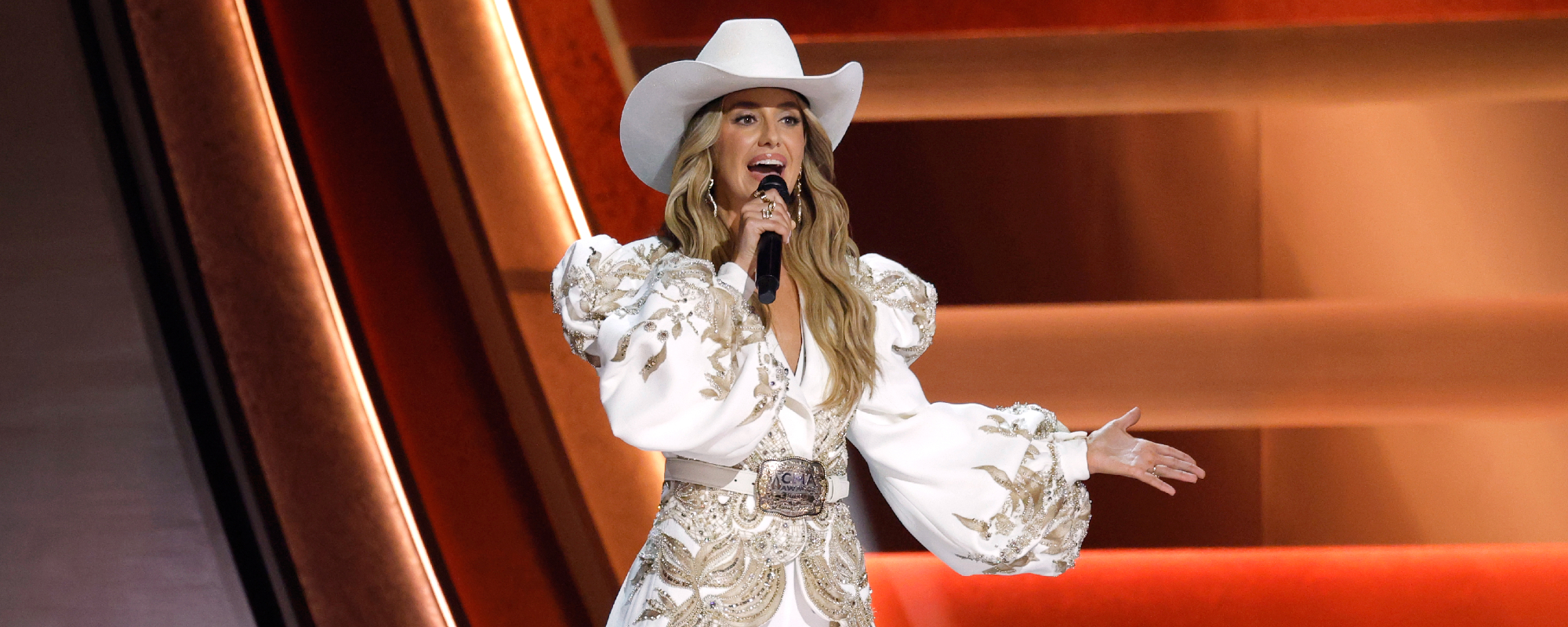 Country Star Lainey Wilson Sums up 2025 With a Special 3-Word Message