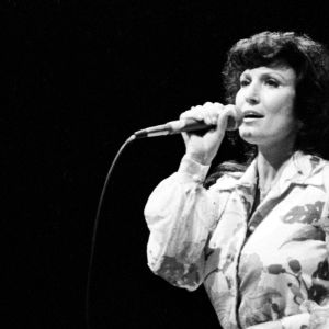 On This Day in 1970, Loretta Lynn Topped the Charts With an Autobiographical Hit That Spawned an Academy Award-Winning Film