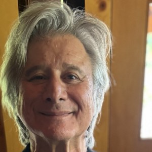 Ex-Journey Singer Steve Perry Launches Holiday Auction Featuring Autographed Albums, Lyric Sheets, and Other Cool Memorabilia