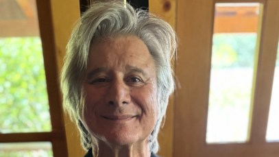 Ex-Journey Singer Steve Perry Launches Holiday Auction Featuring Autographed Albums, Lyric Sheets, and Other Cool Memorabilia