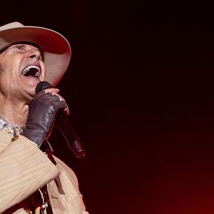 Perry Farrell Apologizes for Onstage Blowup That Broke up Jane’s Addiction