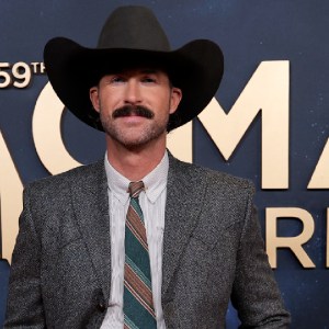 Riley Green Recalls How Sam Elliott ”Growled” at Him at the CMA Awards