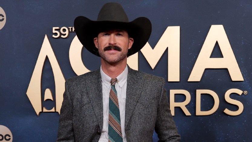 Riley Green Recalls How Sam Elliott ”Growled” at Him at the CMA Awards