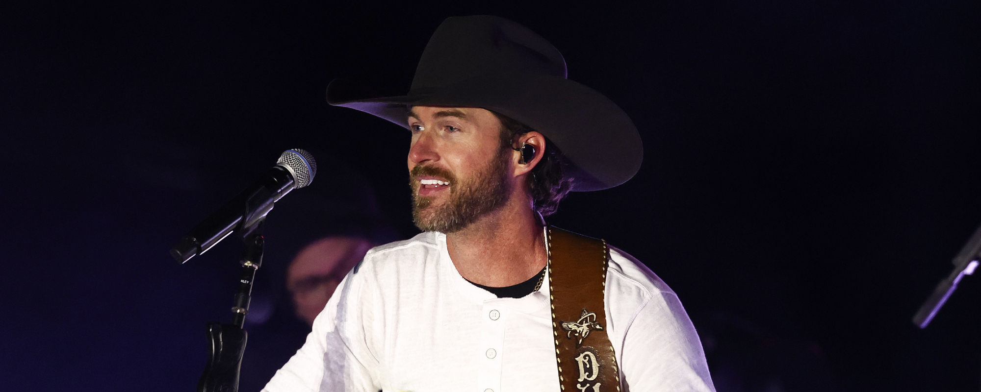 Riley Green Reveals “The Laziest” Way To Write Songs: Spoiler, It Involves Artificial Intelligence