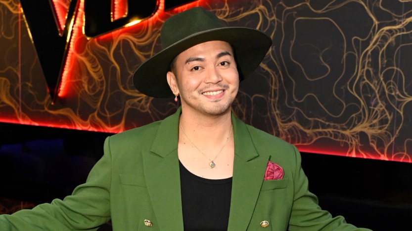 Former Winner Sofronio Vasquez Makes Triuphant Return to 'The Voice' Finale Stage