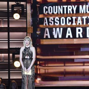 This Country Star Just Accomplished Something No One Has Done Since Taylor Swift
