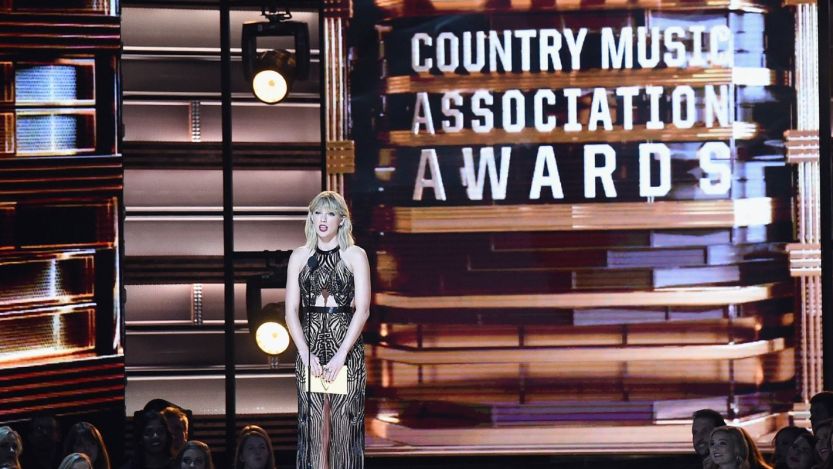 This Country Star Just Accomplished Something No One Has Done Since Taylor  Swift - American Songwriter