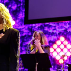 Trisha Yearwood Mourns Passing of ”Larger Than Life” Mavericks Frontman Raul Maulo