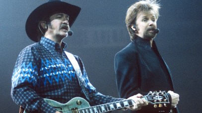 4 90s Country Songs That Didn’t Hit No. 1, but Should Have