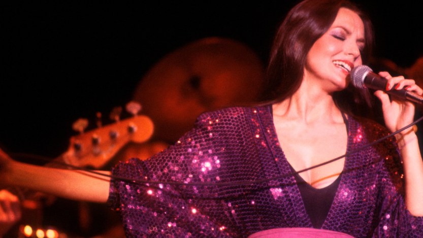 3 Crystal Gayle Songs That Are Still Worth Listening to Today
