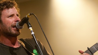 3 Country Songs That Are Perfect for a Long Road Trip